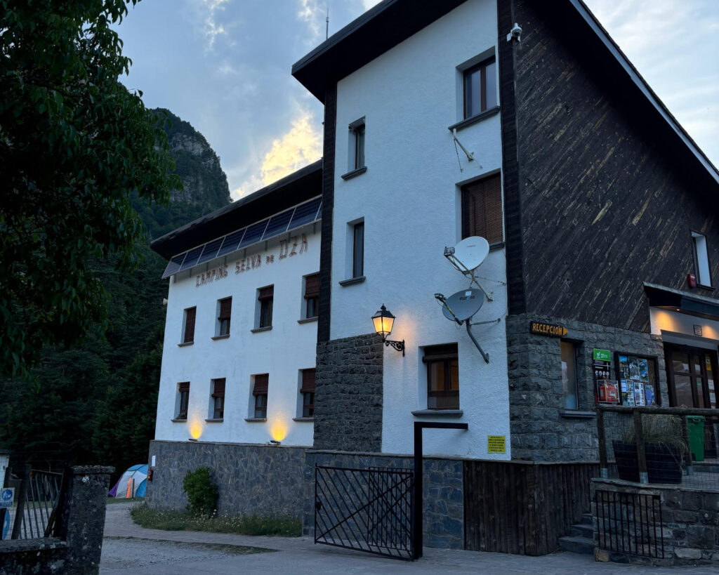 Camping Selva de Oza