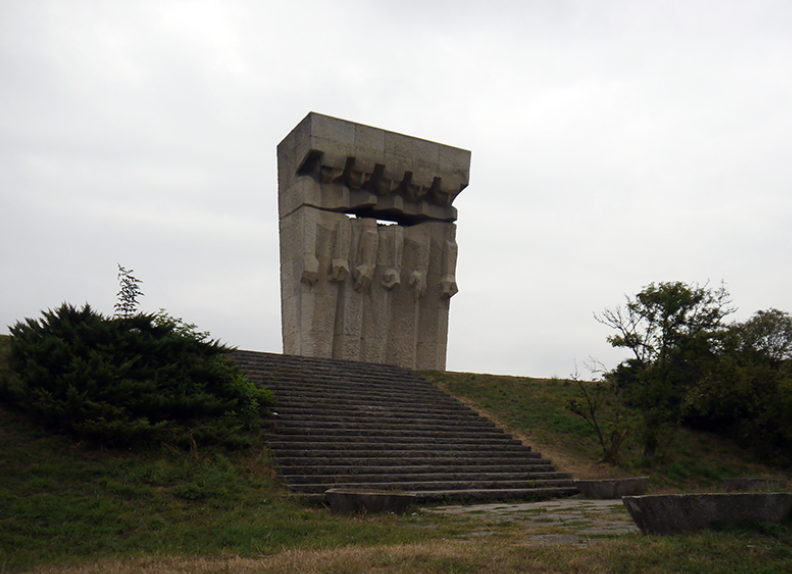 Monumento en memoria a los mártires asesinados
