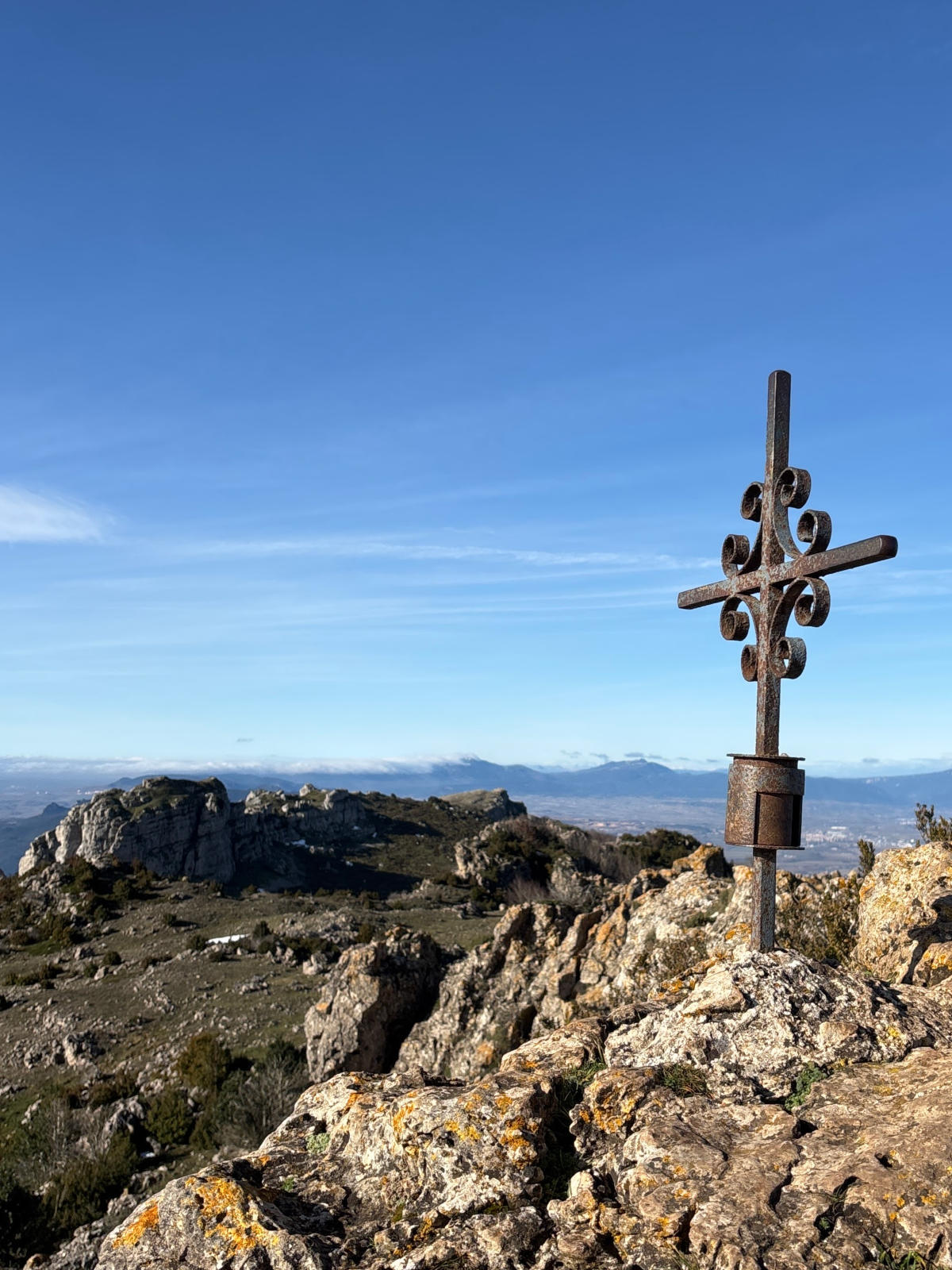 Buzón de cumbre de Toloño