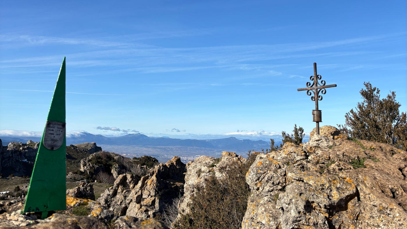 Buzón de cumbre de Toloño